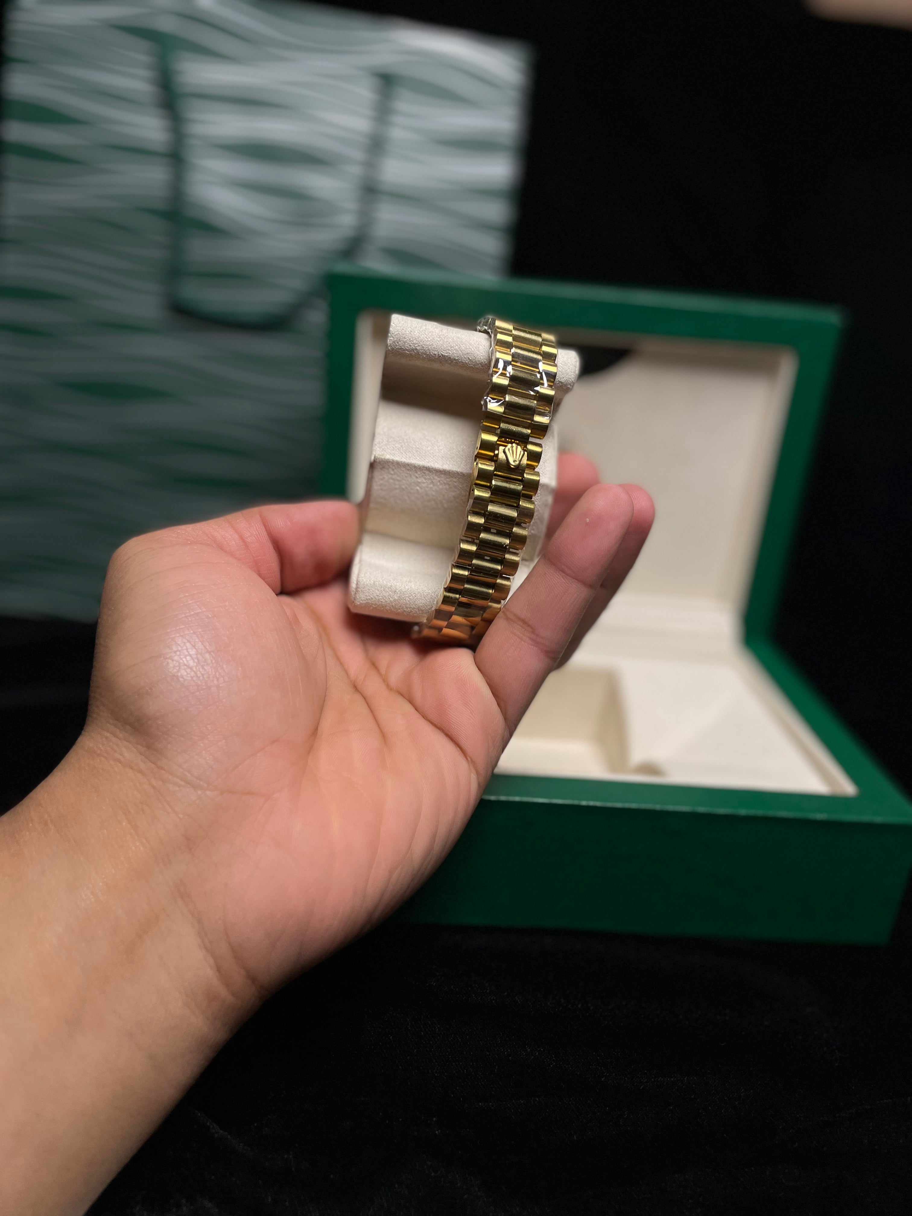 Day&Date Roman Model (Gold)